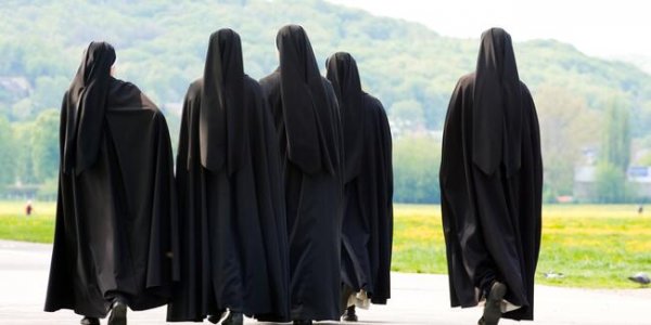 İtalya'da iki rahibe hamile kaldı