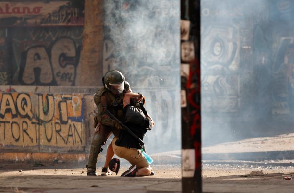 r Şili eylemcileri direniş mesajı veriyor