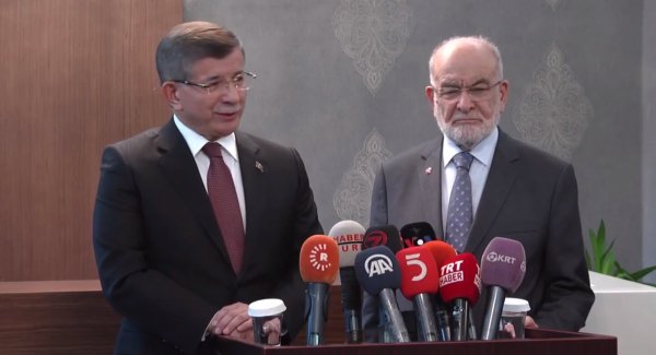 Davutoğlu açıkladı: Yeni parti yılbaşından önce kurulacak