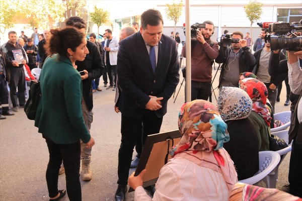 a AP üyesi Zdechovsky, Diyarbakır annelerine gitti