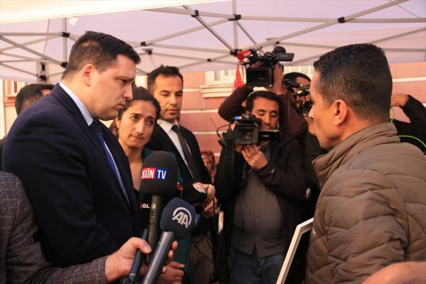 a AP üyesi Zdechovsky, Diyarbakır annelerine gitti