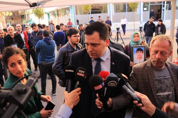 a AP üyesi Zdechovsky, Diyarbakır annelerine gitti