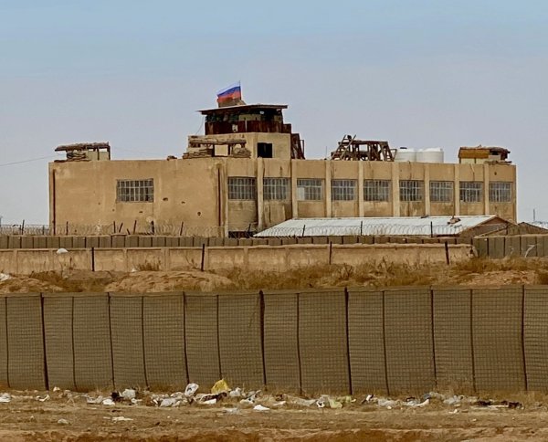 i Suriye'deki ABD üssünde artık Rus bayrağı dalgalanıyor