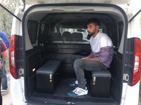 Caminin musluklarını çalan hırsızı cemaat yakaladı