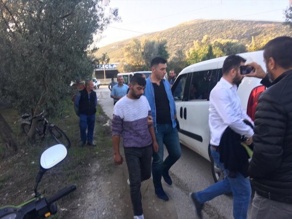 Caminin musluklarını çalan hırsızı cemaat yakaladı