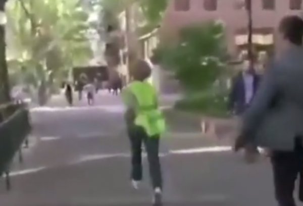 Şili'de belediye başkanı gazetecilerden kaçtı