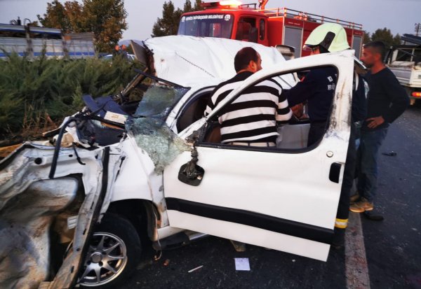 i Denizli'de takla atan araç başka araca çarptı