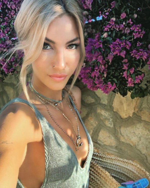 Çağla Şıkel son durumunu paylaştı