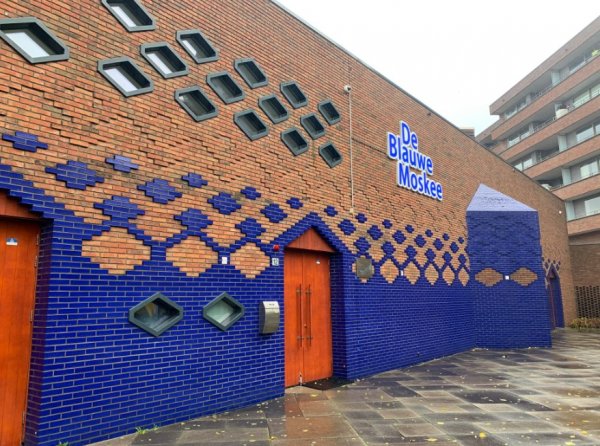 i Amsterdam’da ilk ezan sabote edildi