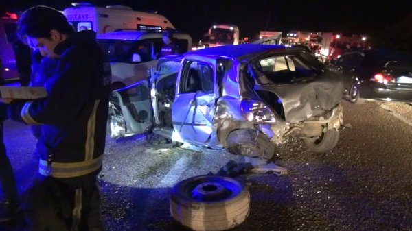 Bursa'da otomobil ile minibüs çarpıştı