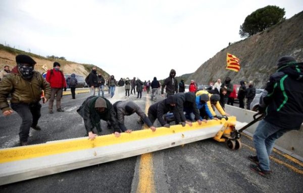 a Katalanlar, İspanya - Fransa yolunu kesti