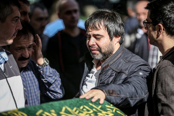 Emekli imam, oğlu ve torununun cenaze namazını kıldırdı