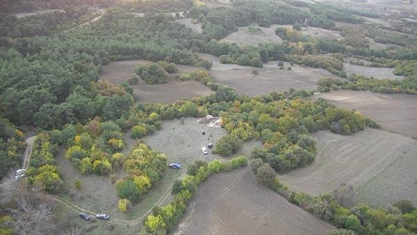 d Tarihi hamamda define ararken yakalandılar