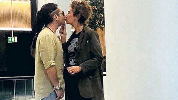 Sıla yine öpüşürken yakalandı