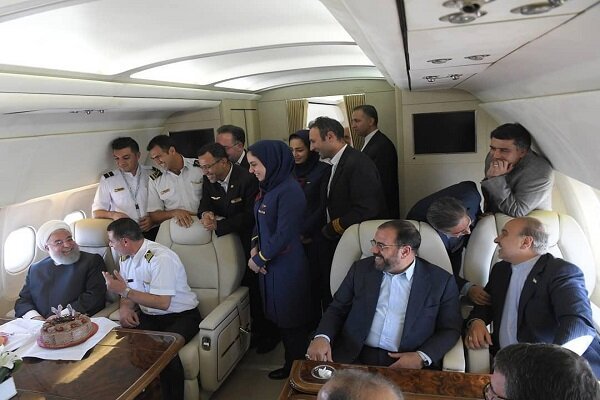 Ruhani'ye havada doğum günü sürprizi