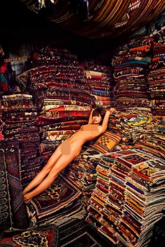 Çıplak poz veren Belçikalı mankene soruşturma