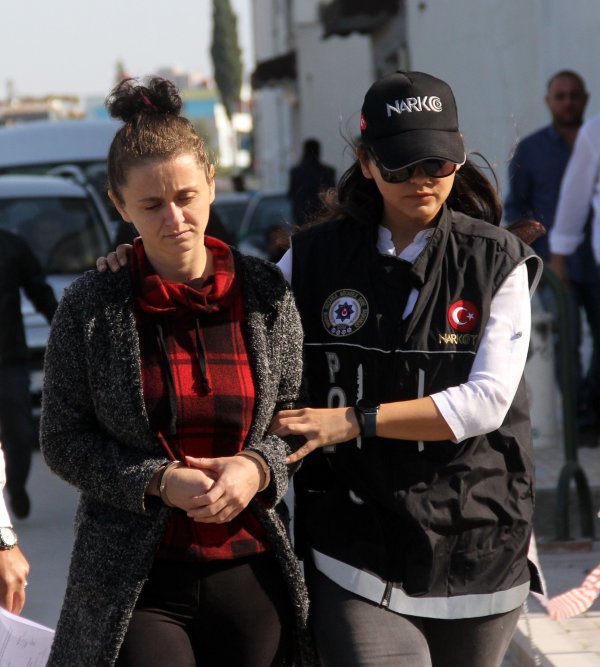 i Uyuşturucuyu 9 yaşındaki çocuğun çantasında taşıdılar