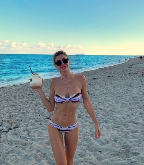 Şeyma Subaşı'dan direk dansı