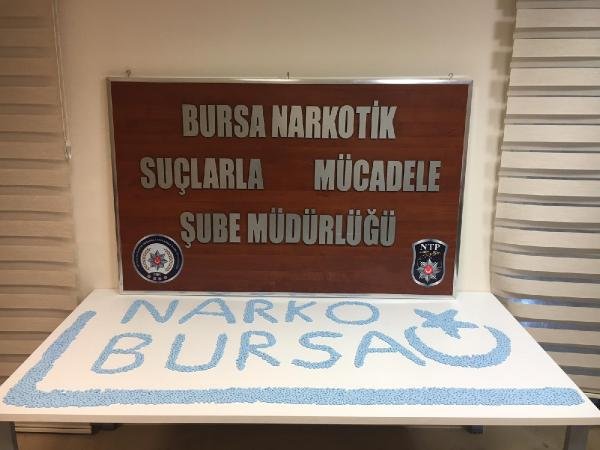 d Otomobilin tavanından 5 bin uyuşturucu hap çıktı