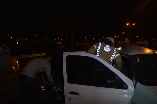 i İstanbul'da İETT otobüsü kaza yaptı