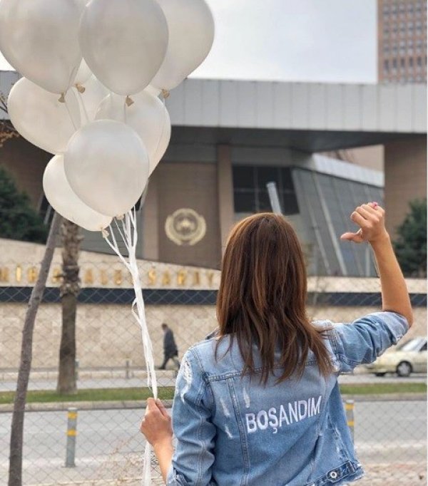 i 3,5 yıl sonra eşinden boşanınca bando ekibi çağırdı