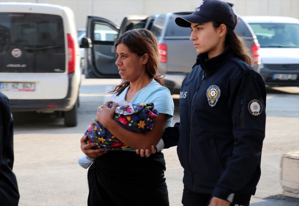 Yüzleri peçeli 5 kadın hırsız, kuyumcuyu soydu