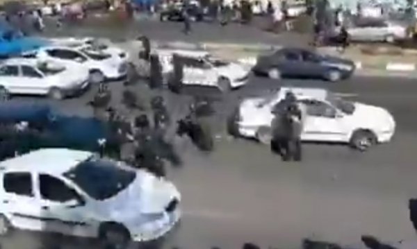 İran'da zam protestoları başladı