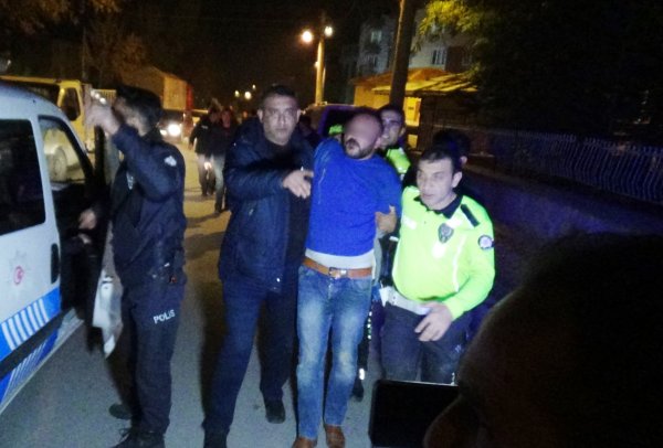Kütahya'da kavgayı ayıran polislere ateş edildi