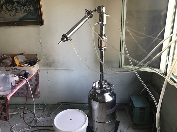 a Adana'da süt sağma makineli sahte rakı üretimi