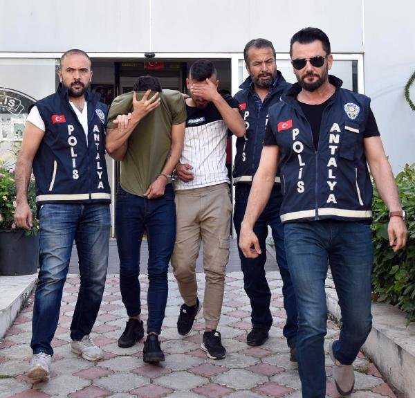 Antalya'da travestiyi öldüren zanlı hakim karşısına çıktı