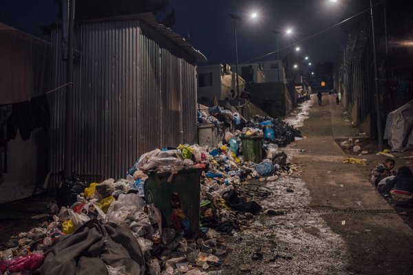 Göçmen bebek Moria kampında susuzluktan öldü