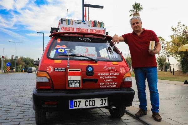 Sınıf öğretmeni 20 bin kitabı ücretsiz dağıttı