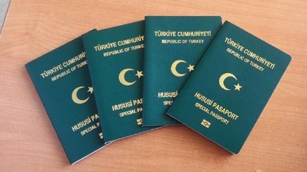 Sanatçılar yeşil pasaport başvurusu yaptı
