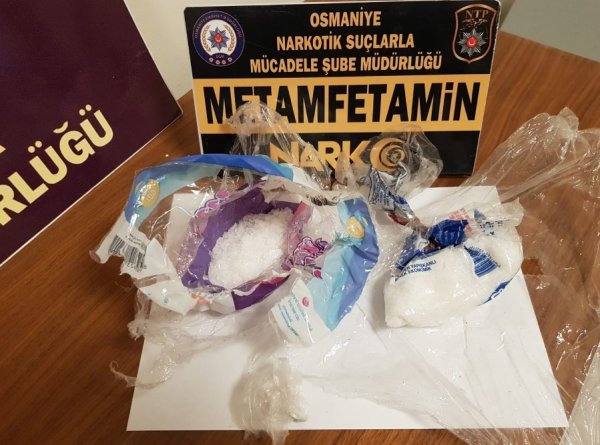 i Otomobilin farından uyuşturucu çıktı