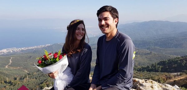 i Metrelerce yükseklikte nikah kıydılar