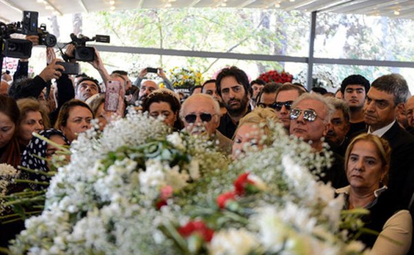 Yıldız Kenter'e veda