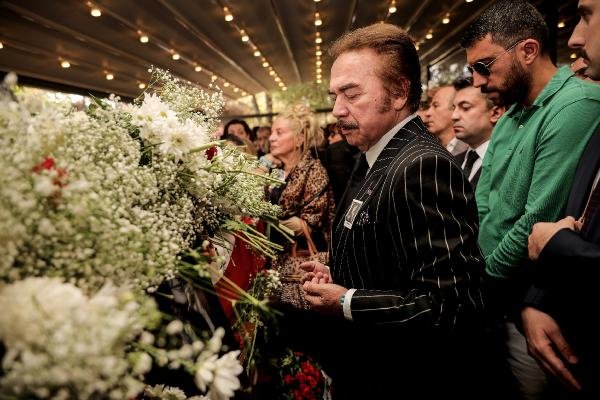 Yıldız Kenter'e veda