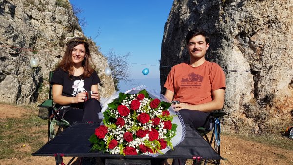 i Metrelerce yükseklikte nikah kıydılar