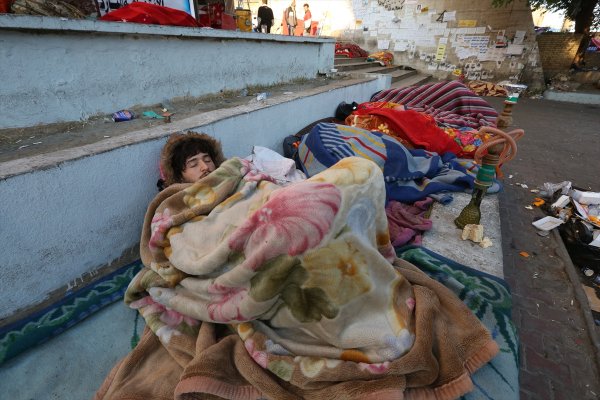 Irak'ta göstericilerin gecesi gündüzüne karıştı