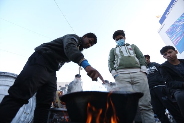 Irak'ta göstericilerin gecesi gündüzüne karıştı