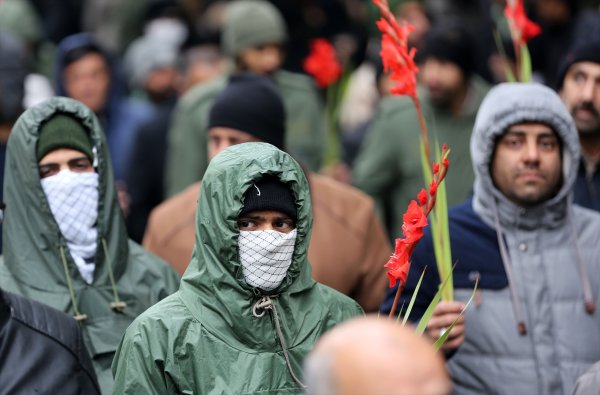 İran'da cenaze töreni 'karşıt' gösteriye dönüştü