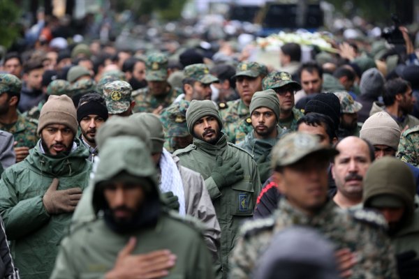 İran'da cenaze töreni 'karşıt' gösteriye dönüştü