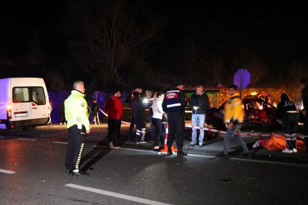 Trafik kazasında 7 ve 11 yaşındaki kız kardeşler öldü