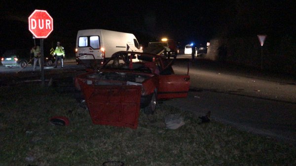 Trafik kazasında 7 ve 11 yaşındaki kız kardeşler öldü