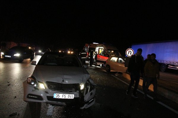 Manisa'da trafik kazasında 2'si ağır 4 kişi yaralandı