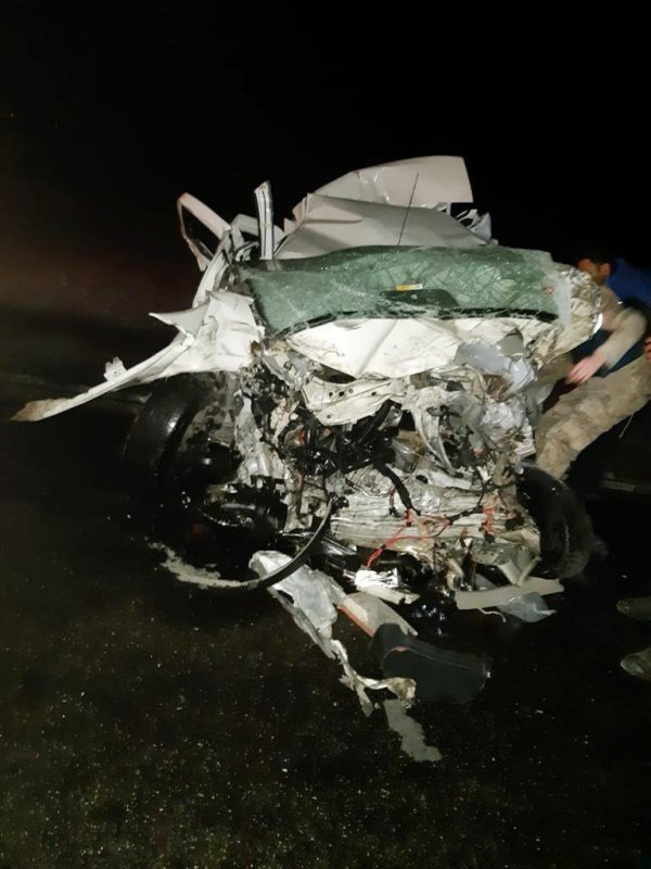 Sivas'ta tır ile çarpışan aracın sürücüsü araçta sıkıştı