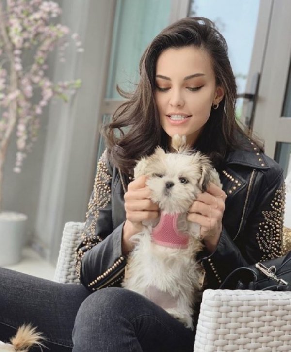 Tuvana Türkay küvette poz verdi