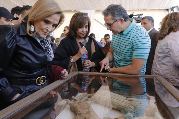 a Mısır'da kedi mumyası bulundu