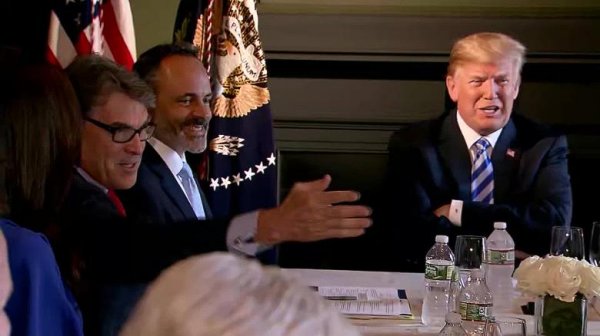 Rick Perry: Trump'ı Tanrı seçti