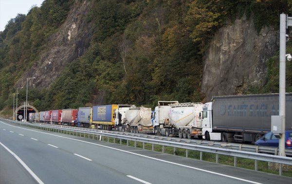 a Sarp Sınır Kapısı’nda Noel kuyruğu